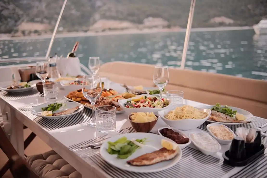 Antalya Yat Kiralama 20m Özel Yat 8